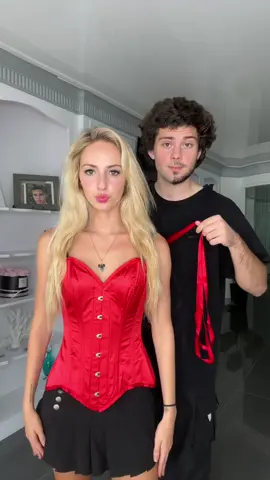 Do I have the prettiest body in the world? #nataliereynolds #halloween #couple #halloween #corset