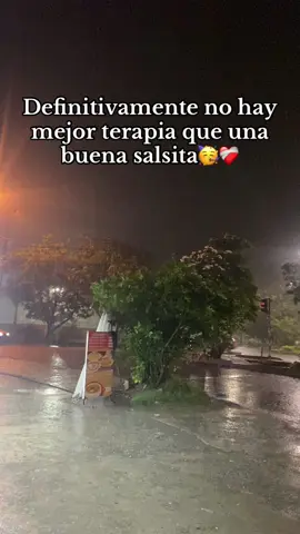 Una buena salsita bajo lluvia 🤩🥵✨✨ #salsa #salsaparadedicar #fyppppppppppppppppppppppp #paratiiiiiiiiiiiiiiiiiiiiiiiiiiiiiii #fypシ゚ 