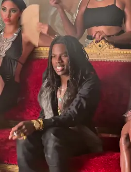 Who’s dat boy? Who’s dat boy? What’s poppin?! 😍 #Rema #AyraStarr #fyp 