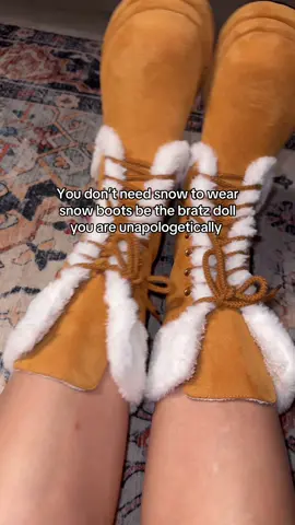 The cutest snow boots period  #snowboots #bootswiththefur 