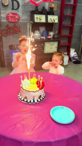 wait for it 😭😭🤣🤣🤣🤣🤣🤣  @Brooklynn.K #fyp #birthday #scared #funny #foryoupage 