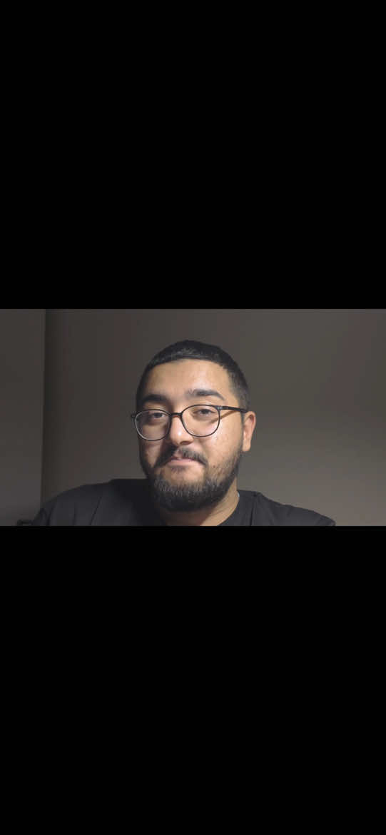 Herkese iyi görünmeye çalışırken en çok kendine yalan söylüyorsun. 