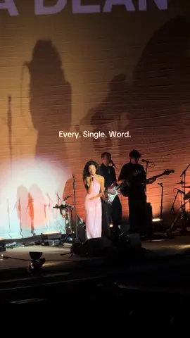 Her dress is so perfect oh my goodness #fyp #music #oliviadean #letalonetheoneyoulove #shortnsweet @Olivia Dean 