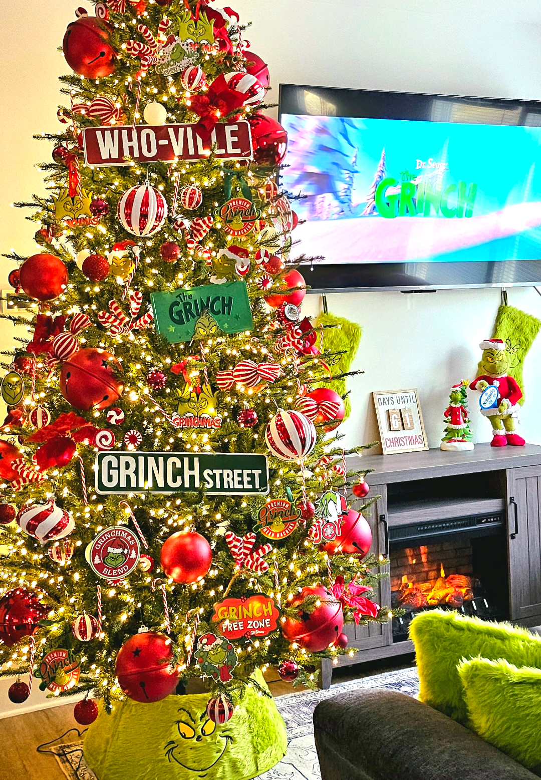 I'm obsessed 🎄😍 #grinch #grinchmas #grinchtree #christmas #christmastree 