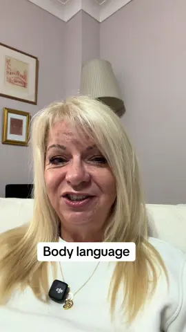 What do you think? Let me know 🤷‍♀️ #bodylanguage #communication #fyp 