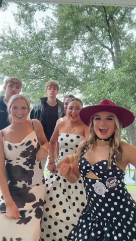 GIG EM IN THE BOOT WHOOP😆 