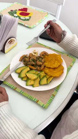 Camarones al ajillo! Que delicia.😋  Mira la preparación y coméntame si te gustó. 😊 #chef #camarones #LIVEIncentiveProgram #LIVEMonetization #PaidPartnership 