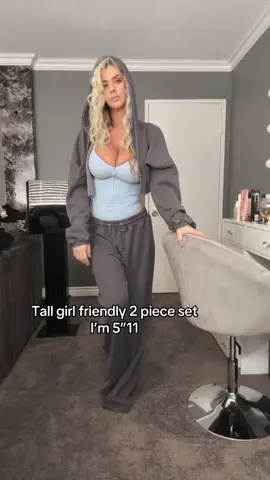 Viral for a reason 👀 This Fashion Nova two piece fleece set is soft, cozy, and tall girl approved! Perfect mix of comfort and style 💕 #FashionNovaFinds #CozySet #FleeceFit #OOTD #NovaBabe