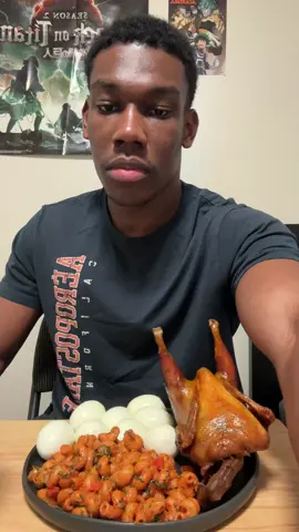 Pasta, 8 eggs and a small chicken. Felt a bit hungry after so I had two bananas and an apple. Video is in 2x speed. 