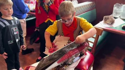 #kidsbirthday #birthdaypresent #jurassicworld #jurassicpark #indominusrex 