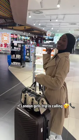 London baby #girls #trip #london #travel 