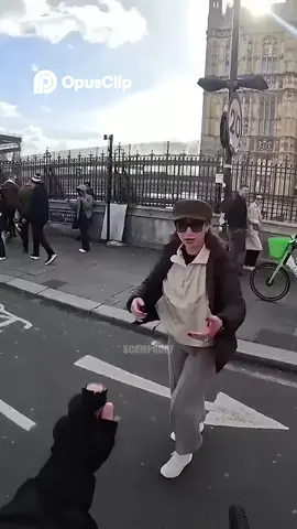 Pickpockets in London caught and marked with paint #london #pickpocket #unitedkingdom Follow for more RandomVibes ! 