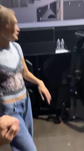 In the presence of two queens #fyp #foryou #sabrinacarpenter #gigihadid 