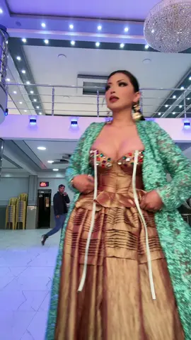 @alejandrocartagena #bolivia🇧🇴 #cholitahermosa♥️🇧🇴 #paratiiiiiiiiiiiiiiiiiiiiiiiiiiiiiii #pelinegra #moda 