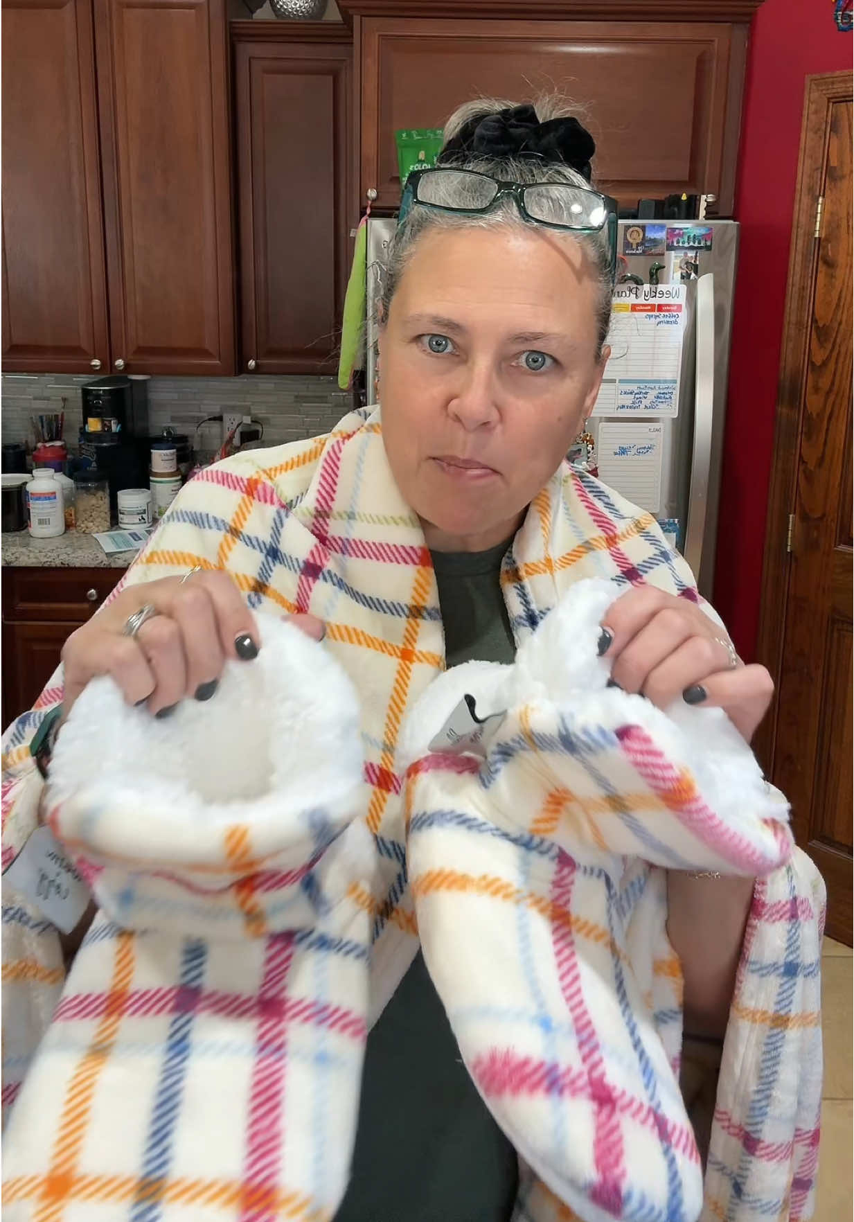 A plush and cozy oversized throw with matching booties would make a snuggly gift for friends and family this year. This gift set comes wrapped in a ribbon inside a window box perfect for gifting but you may want to grab one for yourself too. #TikTokShopCreatorPicks #CreatorPicksAmbassador #TikTokShopBlackFriday #TikTokShopCyberMonday 