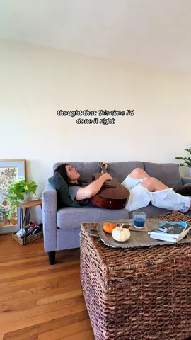 new song loading ✨ #musicyoucanswimin #lizzymcalpine #singersongwriterproducer #singersongwriterartist 