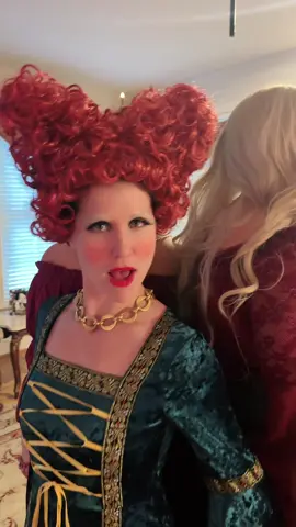 Sanderson sistahs in the trap #trending #fyp #halloween #beezinthetrap #hocuspocus @Leeesa @Katie Boulton 