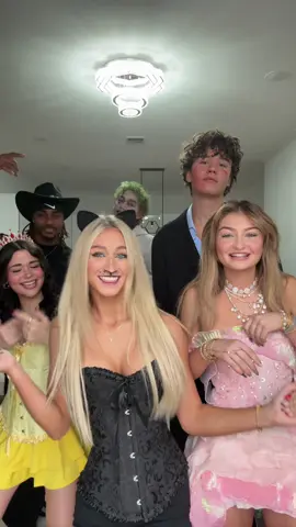 Who’s costume is your favorite? @kenzie yolles! @eden rees @solomon @mar 🕺 @Izaiah Schmidt #halloween #fyp 