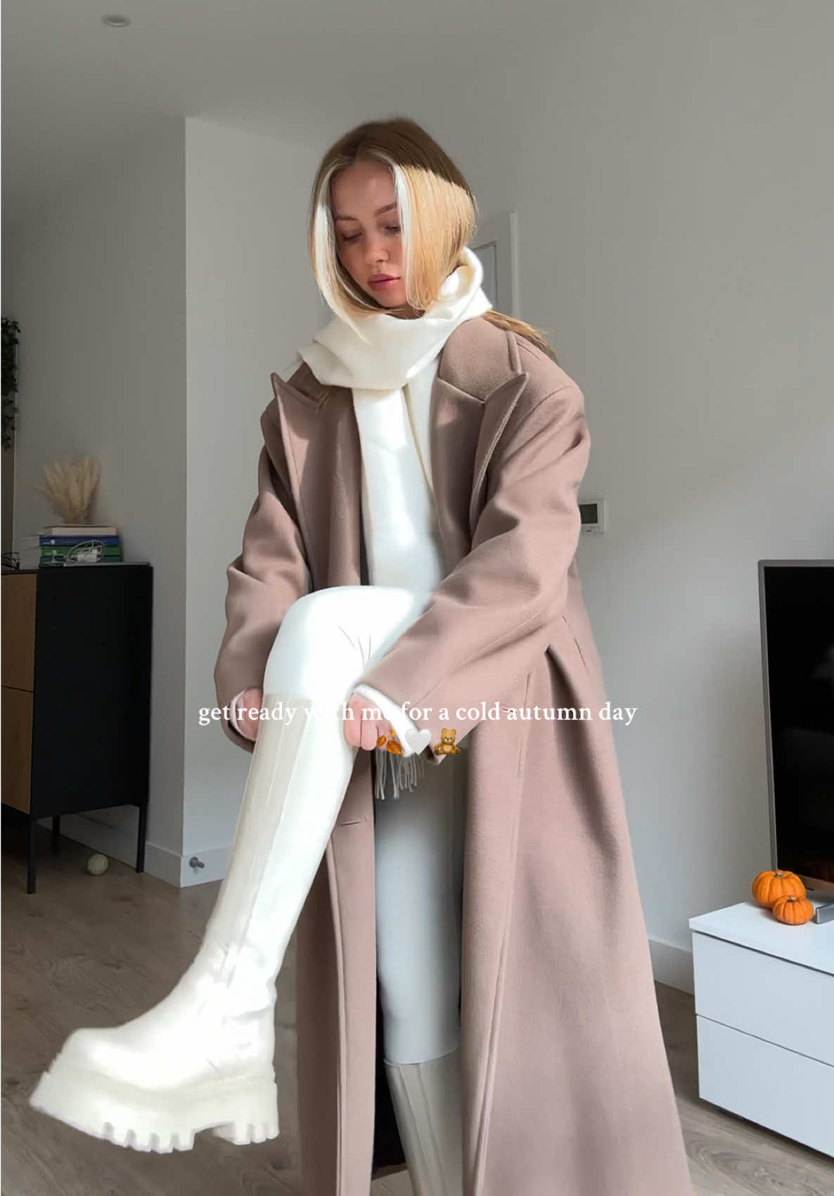 white knit sets my fav thing this season 🤍 #autumnoutfits #elegantstyle #cozyvibes #getreadywithme #fashion 