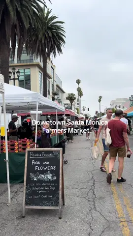 One of my favorite farmers market in Los Angeles! Santa Monica farmers market address- 📍155-199 Arizona Ave, Santa Monica, CA 90401 #thingstodola #losangelesfarmersmarket 