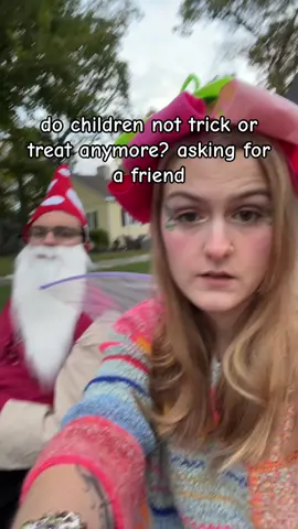 SHOCKED AT HOW MANY PEOPLE CANT PROCESS THIS WAS THE RIGHT TIME this is our designated time and we live in a busy neighborhood and we’ve not seen one child 😭 please help we bought candy we need eaten  #halloween #trickortreat #homeowners #trickortreating #halloween2025 