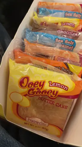 Ooey gooey butter cakes