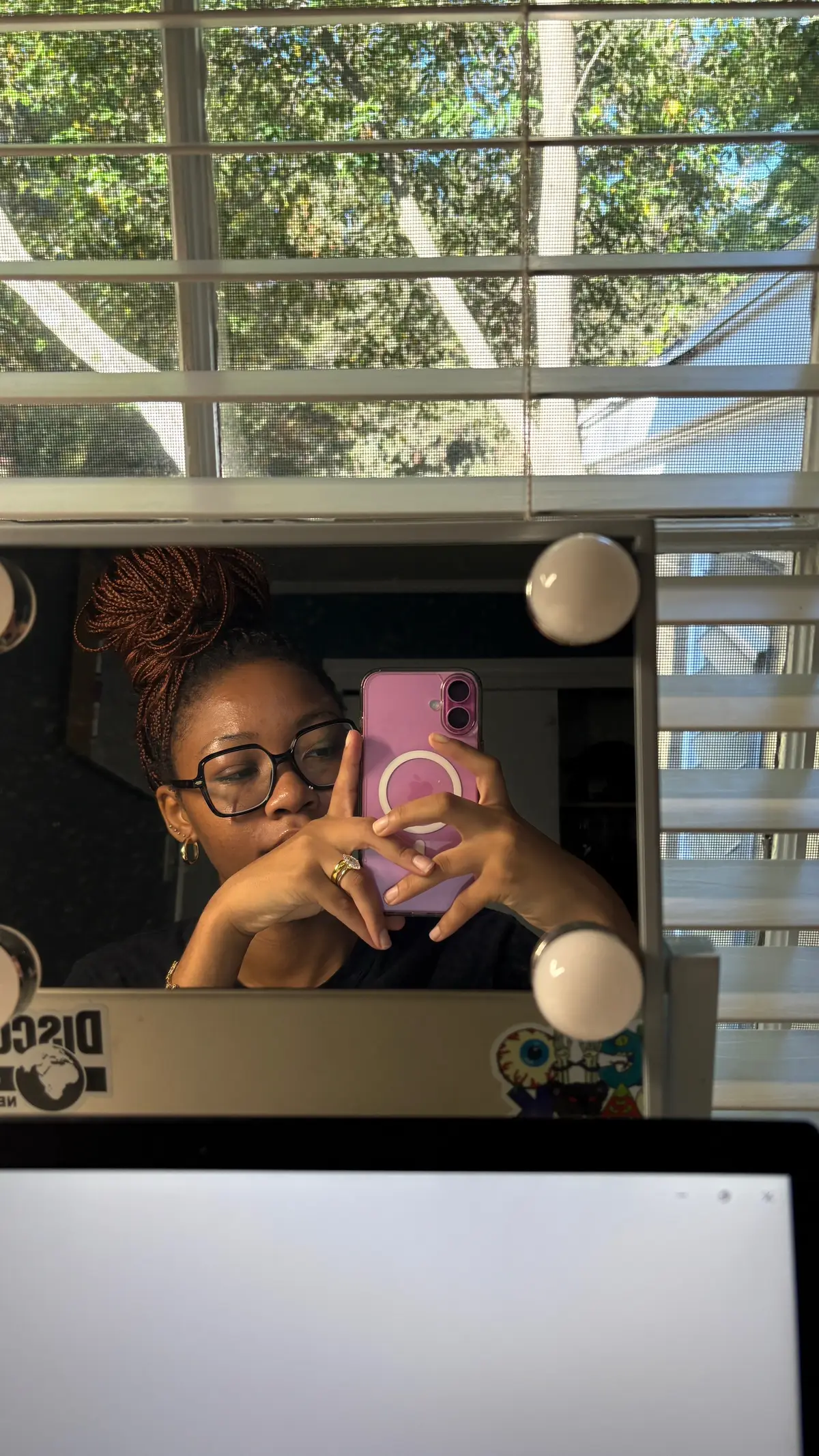 Life has been so good and chill lately and I love it. Been making money, eating good, and working out a lot, all while the weather is so crisp and beautiful! 😩 I feel a truly happiness I have felt in a while and I love it 😁. #photodump #daysinmylife #lovinglife 