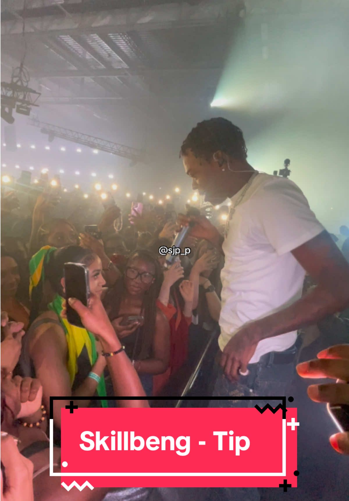 Skillibeng and this fan had fun at City Splash. - - - - - #skillibeng #skilli #citysplash #london #ukfestival 