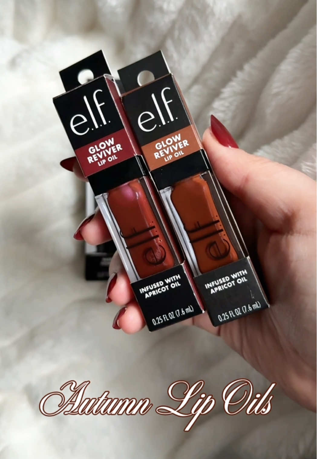 The most perfect autumn lip oil shades @elfcosmetics @e.l.f. Cosmetics 💄  Jam session  Hot as fudge  #lipoil #autumnlips #autumngirl #girlythings #brownlipcombo 