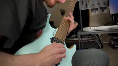 Sonic Blaster by F-777 Absolute banger, if you’ve got any other geometry dash (or any other good video game soundtracks tbh) let me know bc I’ve been having a good time learning them #fyp #guitarcover #guitar #geometrydash #geometrydashlevel 