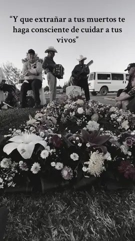 Y que extrañar a tus muertos te haga consciente de cuidar a tus vivos” 💀🌼 #diademuertosmexico #mexico🇲🇽 #2noviembre #tradicionesmexicanas #tiktokviral 