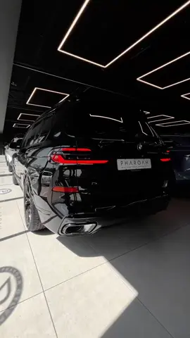 Black-on-black perfection. The 2025 BMW X7 xDrive40d is the definition of modern luxury — only 191 km, loaded with presence, and ready to make every drive feel first class. Big, bold, and impossible to ignore. 💰 R2,299,000 📍 Pharoah Auto #BMWX7 #PharoahAuto #PharoahGroup #LuxurySUV #BMWStyle   
