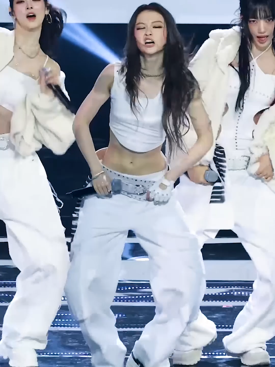 미야오, BURNING UP 틱톡어워즈 축하무대 📸 MEOVV TikTokAward 4_1 #미야오 #MEOVV #TikTokAward