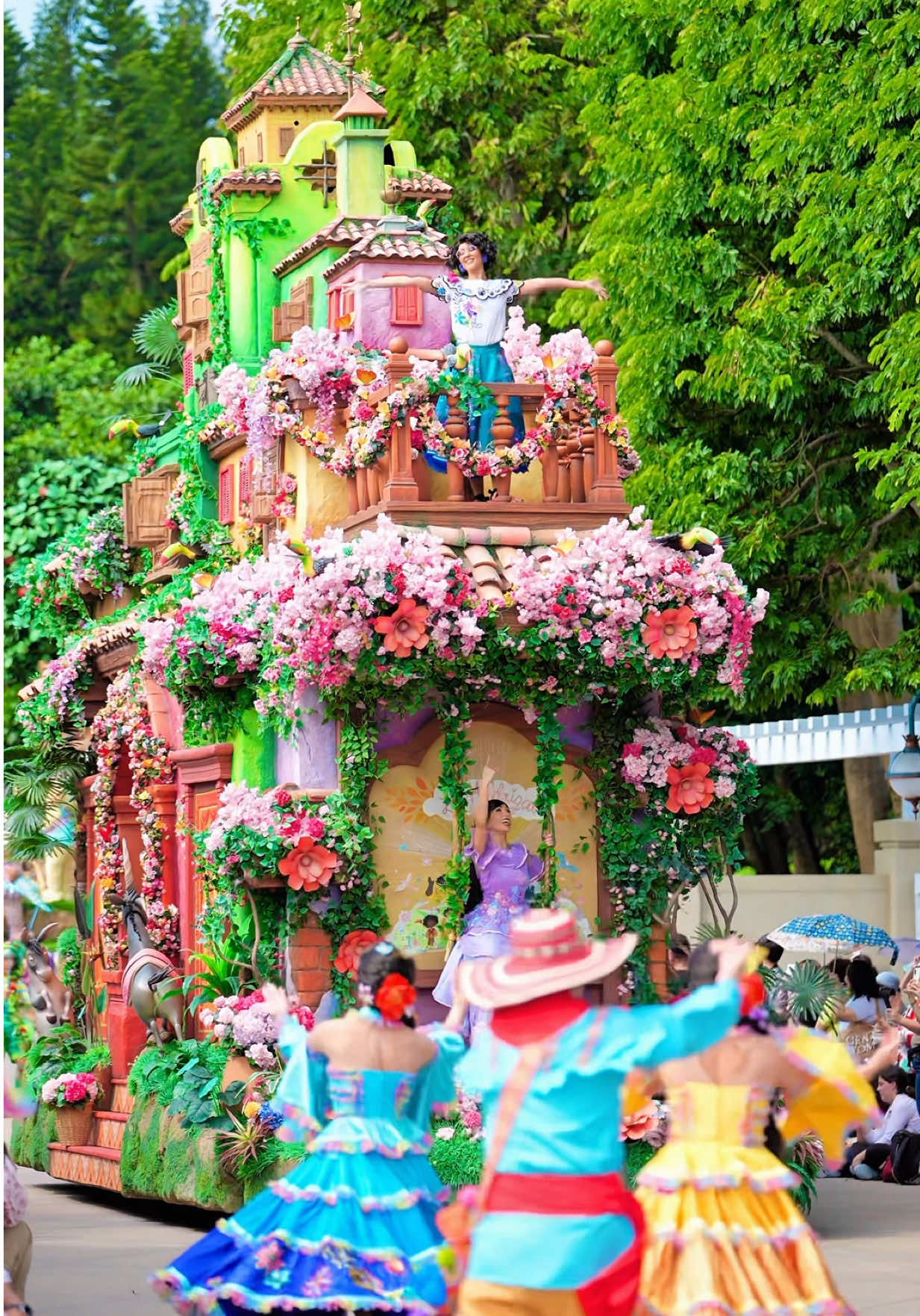 #mirabel #isabela#encanto #friendtastic #hongkongdisneyland 