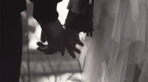 holdinghandsaholic | #holdinghands #physicaltouch #fyp #girlblogger #Love 