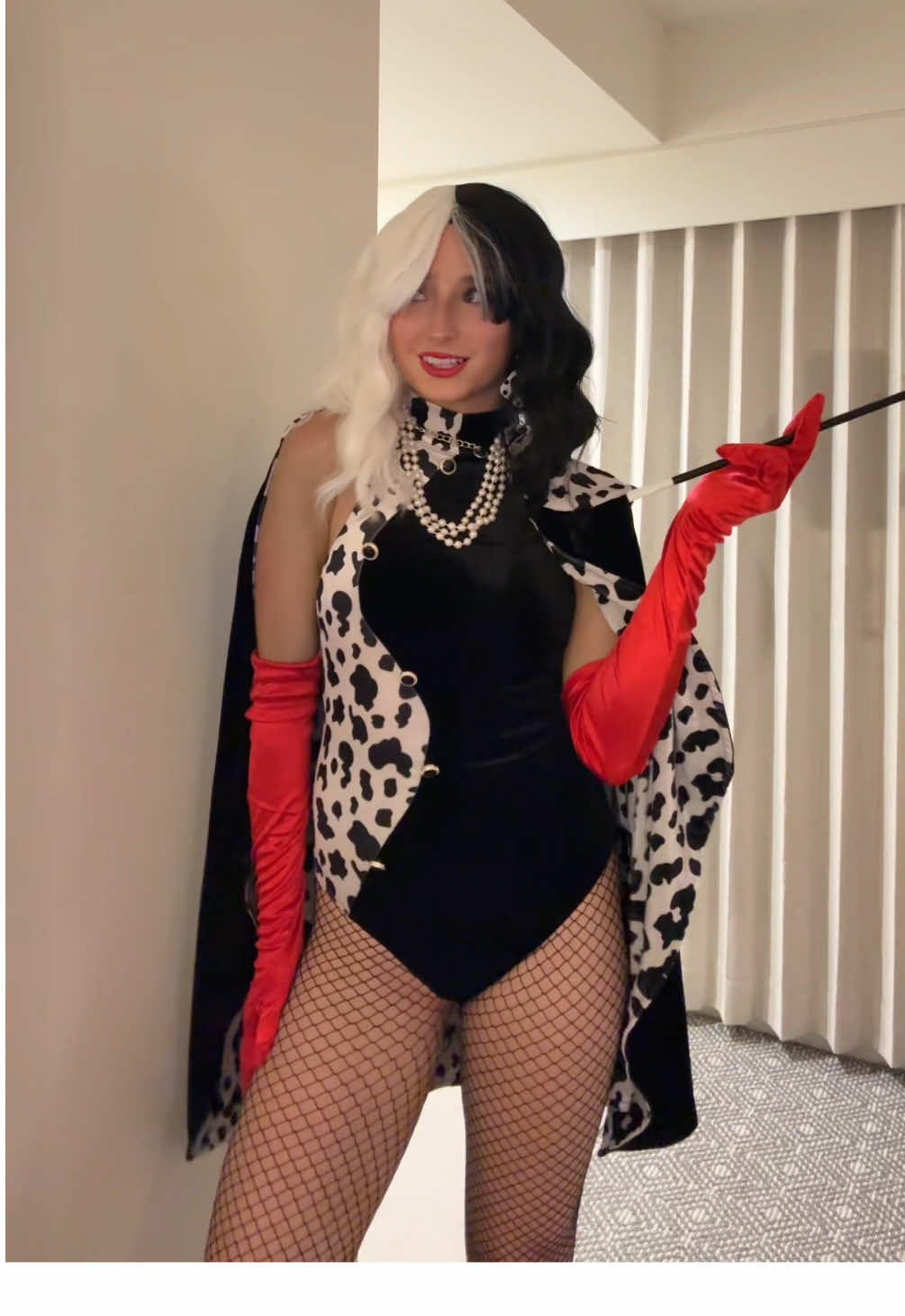 cruella has arrived💁‍♀️🐾💋 #halloweencostume #halloween #cruelladevil #halloweentransition #viral
