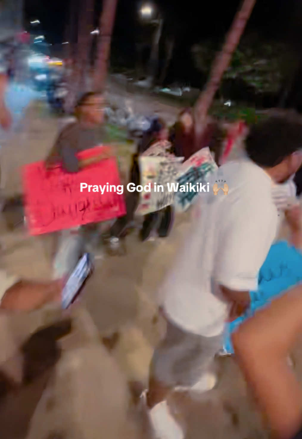 You can raise God whenever & however ‼️ We chose to praise God in Waikiki last night 🔥 #christiantiktok #hawaii #waikiki #fyp #oahu 