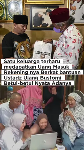 Satu keluarga ini menangis terharu mendapatkan uang masuk ke rekening nya berkat bantuan Ustadz Ujang Bustomi betul-betul Adanya #alhamdulillah #nyata #pesugihan #ujangbustomi #terbukti #halal #adanya 