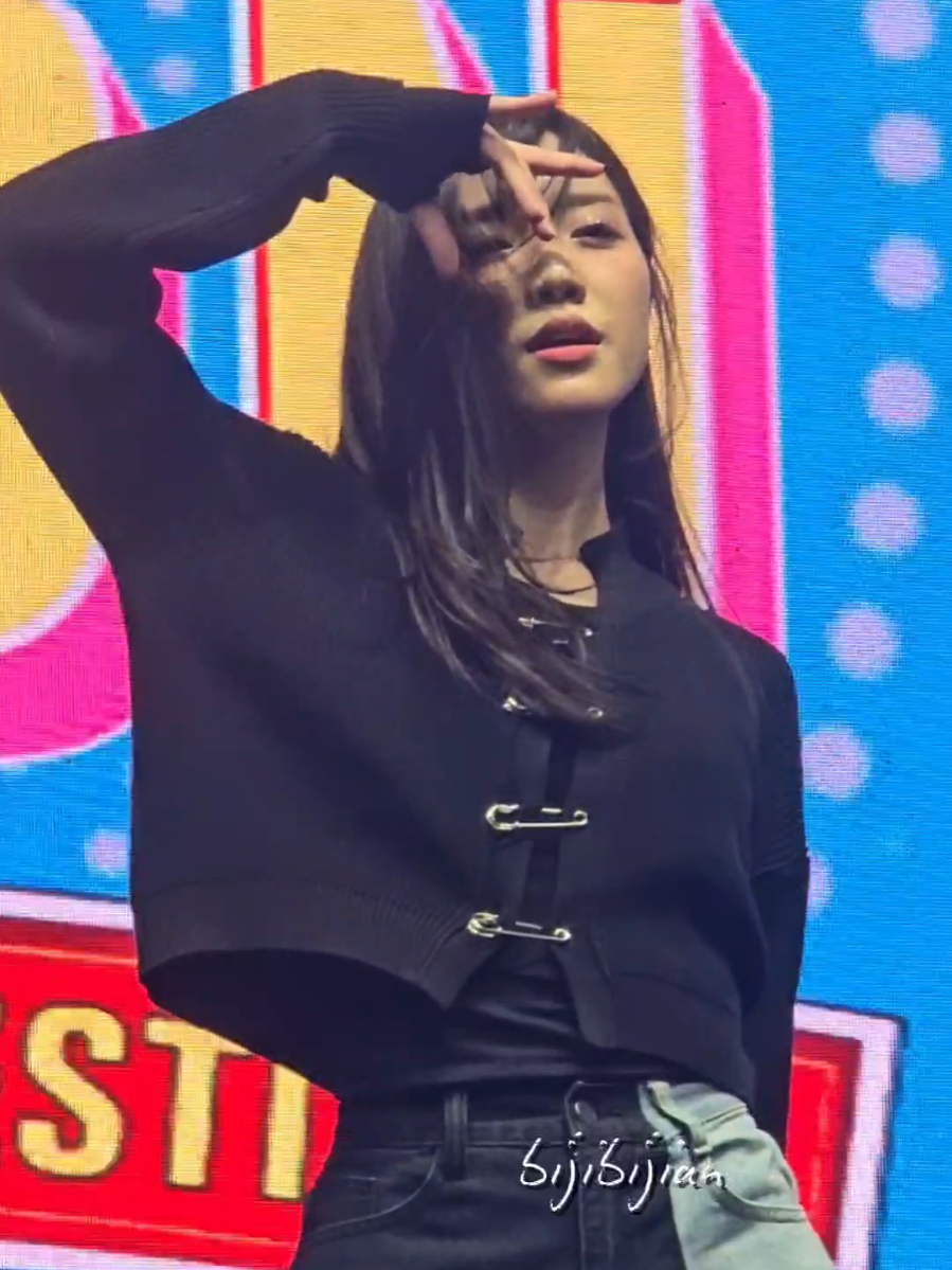 Gracie JKT48 - Nmixx - Tank (Dance Cover) Sister Reunion MnG 2025 @Grace Octaviani  @GRACIELUV | #HopAndHope 🐰  #jkt48 #fancam #graciejkt48 #xixixi #grace 