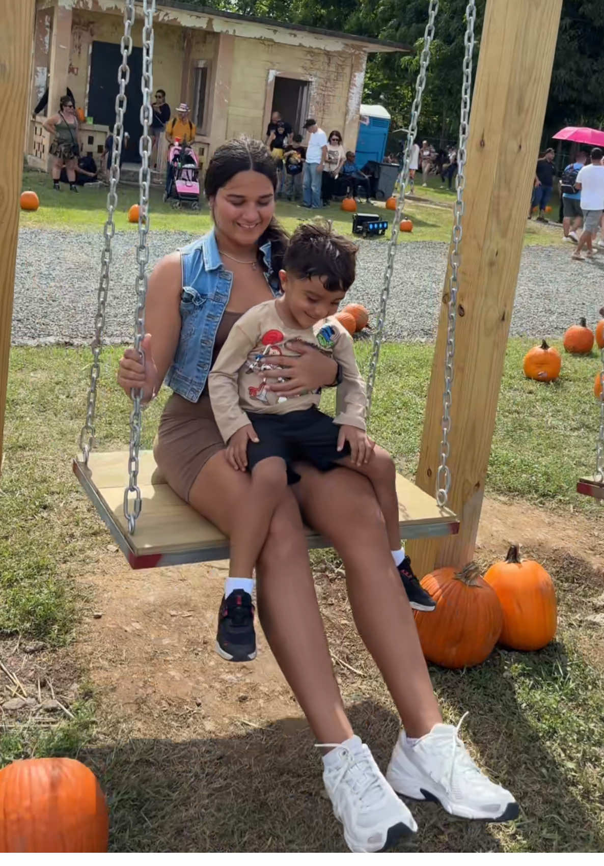 ig:karlyanyaris_ 🎃🧑‍🧑‍🧒‍🧒❤️‍🩹🙏🏼#fyp #viral #pumpkinpatch #canovanas #puertorico #pumpkin #familytime #Vlog 
