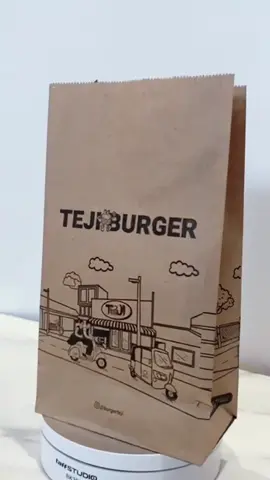 Bawa pulang kelezatan dengan tampilan lebih elegan 🍔✨ Paper bag food-grade dari Gigihpack, kuat, ramah lingkungan, dan bikin produkmu tampil premium. 🌿 Cocok untuk resto, café, dan usaha makanan kekinian! #PaperBag #KemasanMakanan #FoodPackaging #papercrafts #packagingmakanan 