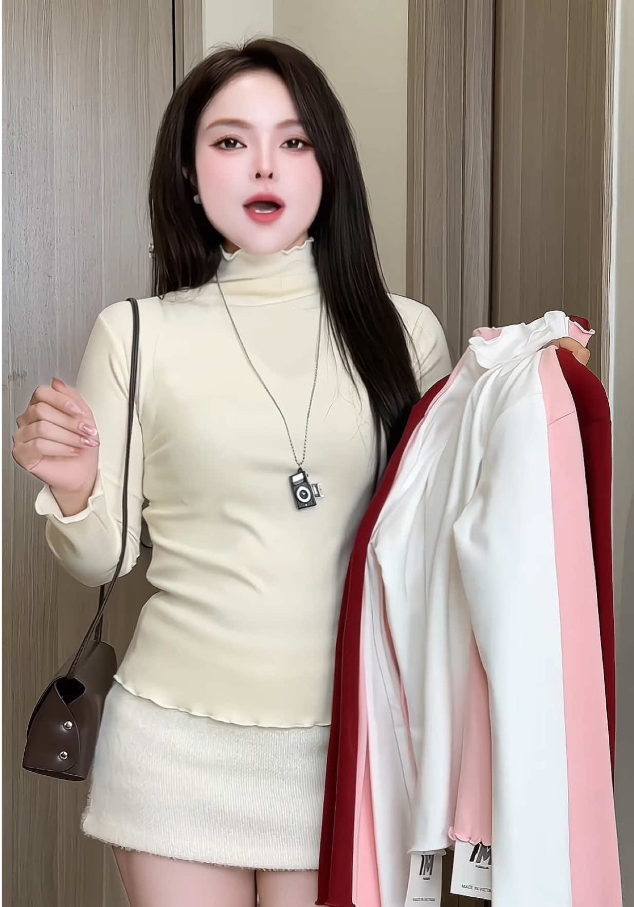 Áo giữ nhiệt lông thỏ  cổ sóng lạ mắt trẻ trung siu hot . Áo này diện vừa chất vừa sang nữa😉   #aogiunhiet #thuntam #aothunnu #aolennu #aolen