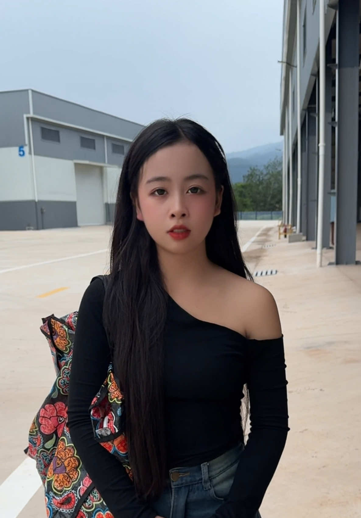 遇到一个找工作的苗族女孩，中国老板帮助了她#tiktok #fyp #china #台灣 #fypシ゚viral 