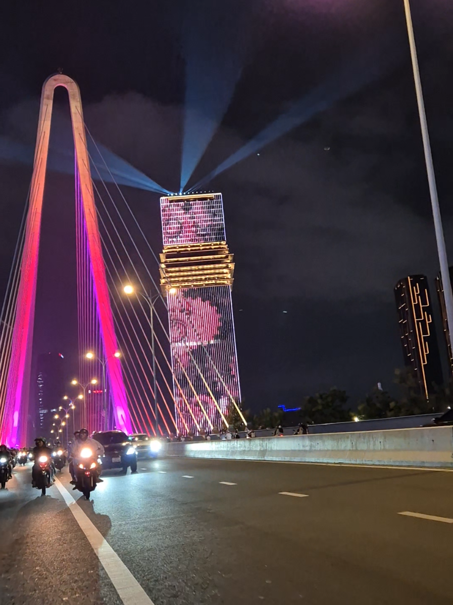 Sài Gòn người yêu ai và ai yêu người