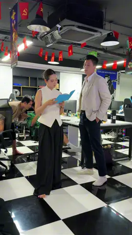 Hậu trường phim của Ngân và Viễn ✌🏻 #huyenlizzie #cachem1milimet #dienvien #nganvien 