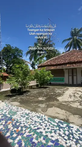 كُنْ بِالْإِسْتِقَامَهْ وَلاَتَكُنْ بِالْكَرَامَهْ Teangan ka tetepan Ulah neangan ka mulya’an م -ABAH KH.SU’UDI- Roke #quotes #katakata #kalamulama #santrifyp #pesantren 