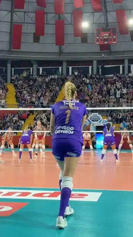 Noche blanquiazul Con su 1️⃣ Victoria 💙💜 Las chicas de vóley vencieron por 3-1 a Fluminense. #compartir #2025 