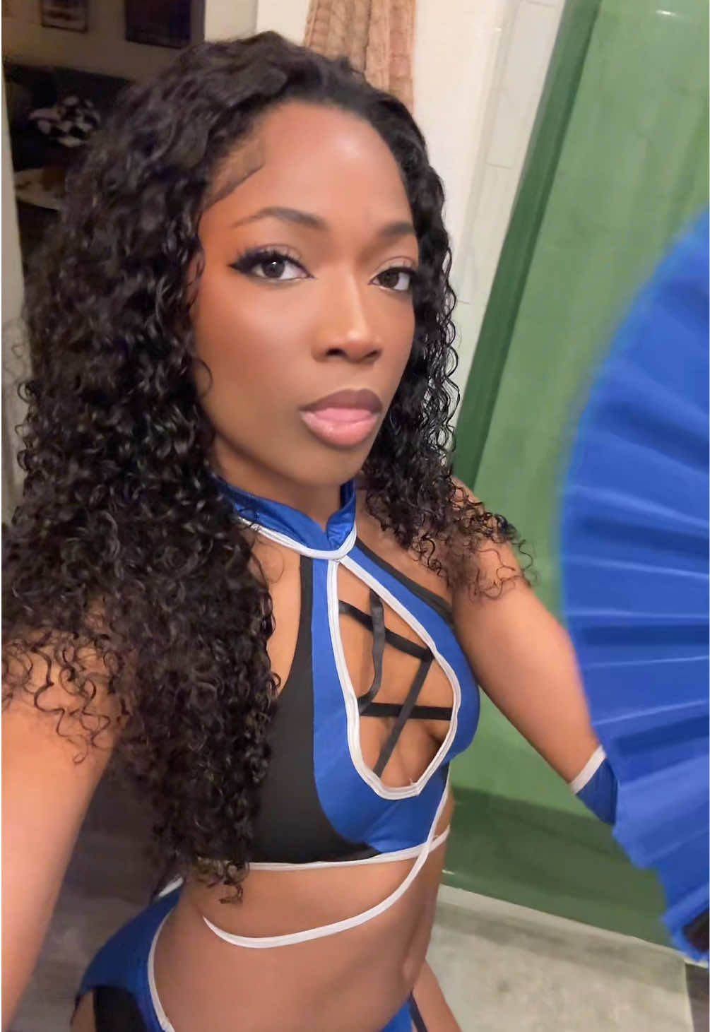 FINISH HIM!!! 🫦 #kitana #mortalkombat #halloween #costume 