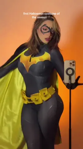 the theme for the party is DC and I was torn between Batgirl, the Bride, or Starfire.. but Batgirl won 🦇💛 #dccomics #batgirl #halloween 