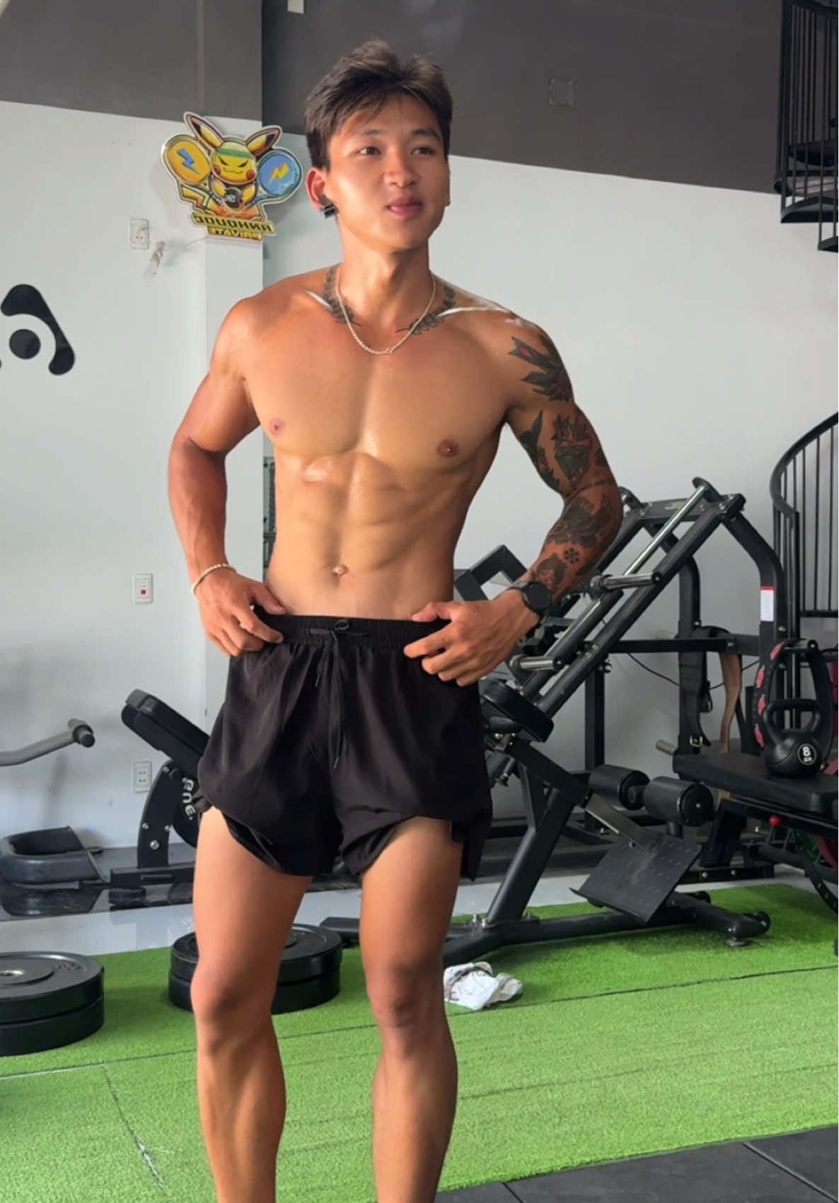 Ăn thực vật vẫn tập khoẻ và rất khoẻ là đằng khác nha các bro.😉#hoanghippie #gym #gymmotivation 